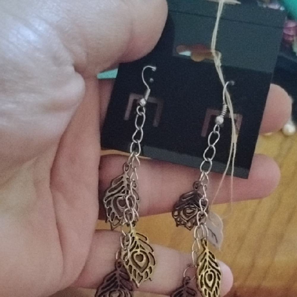 Elegant Leaf Dangle Earrings